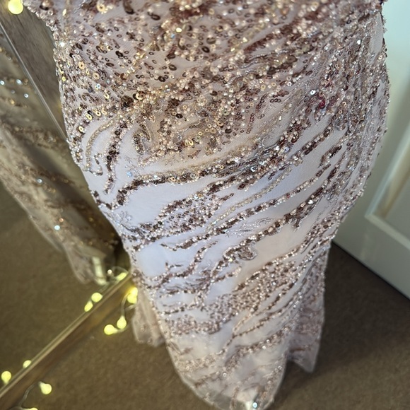 MAC DUGGAL
Sleeveless Embellished Boat Neck Gown - Picture 8 of 15